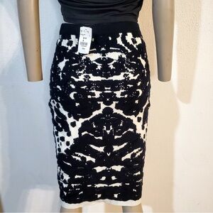 GRACIA  BLACK & WHITE PENCIL SKIRT Size S